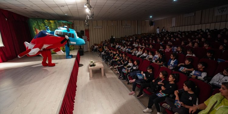 Minik öğrenciler, yerli ve milli hava araçlarını müzikalle tanıdı