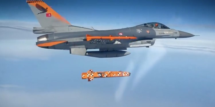 SOM-J ilk kez su üstü hedefe yöneldi!