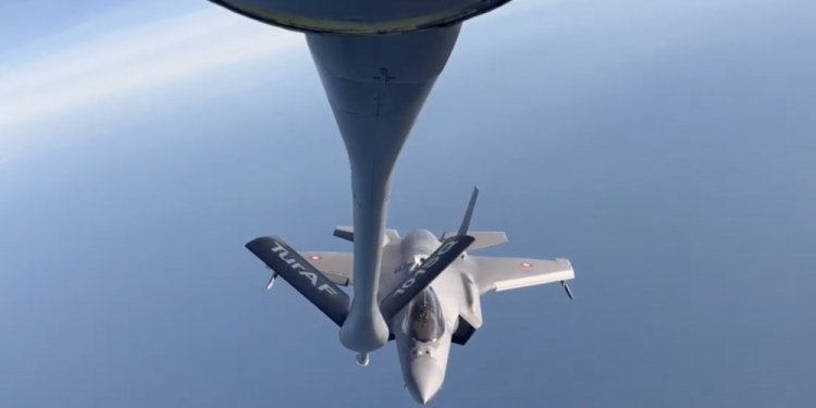 Türk tankeri ilk kez havada F-35 ile buluştu