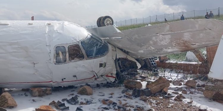 Pistten çıkan iş jeti duvara çarptı: 4 kişi yaralandı