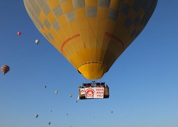 Koruyucu aile çocukları Kapadokya’da balonla uçtu