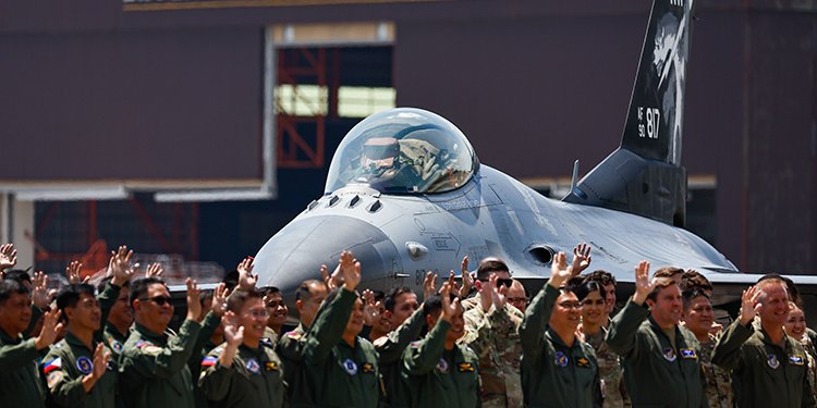 250 ABD askeri, 12 F-16 ile Filipinler’de!