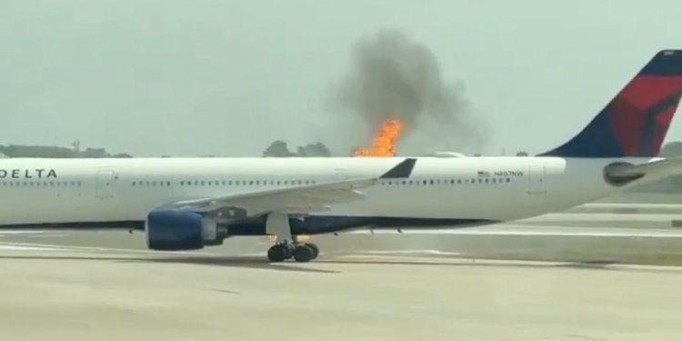 Kalkışa hazırlanan Airbus yolcu uçağı alev aldı