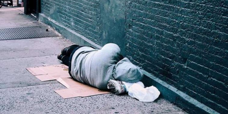 Bir gariban geldi mahallemize