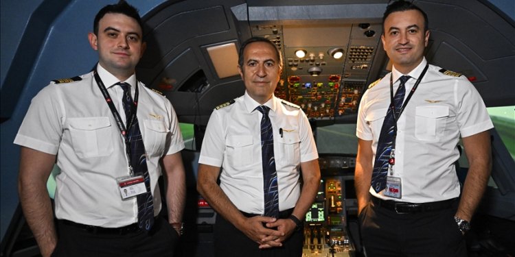 Pilot baba ve 2 oğlu aynı mesleği yapmanın gururunu yaşıyor