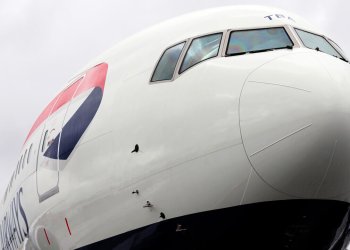 Pilot sağını solunu karıştırdığı için uçak alev almış!