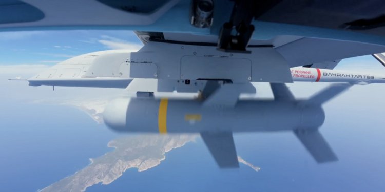 Bayraktar TB3’ten TCG Anadolu üzerinden ilk atış