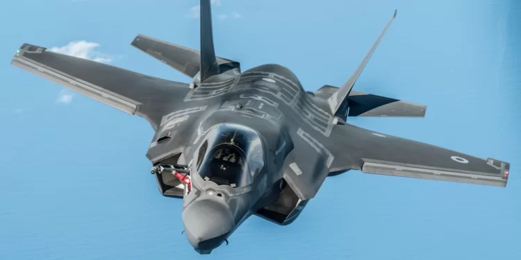 İngiliz F-35 savaş uçağı yakıt sıkıntısı nedeniyle acil iniş yaptı