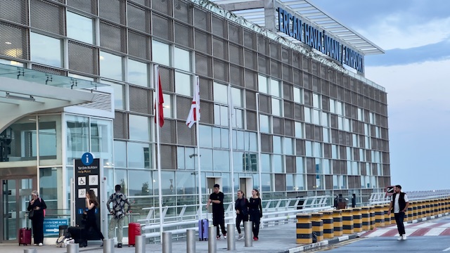 Ercan Havalimanı’nda sorunlarla birlikte yolcu da artıyor!