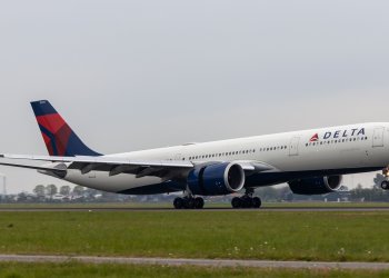 30 saniyede 1350 feet irtifa kaybetti: 25 kişi yaralandı