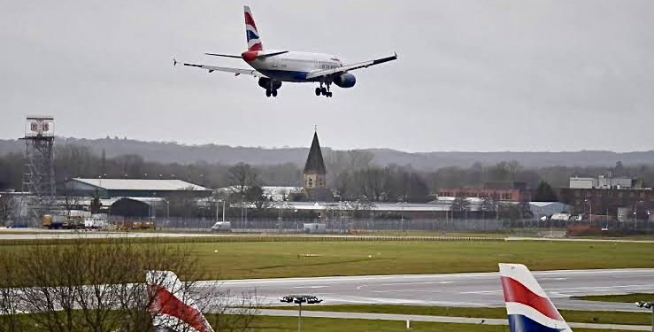 Kirli çorap kokusu acil iniş yaptırdı!