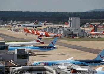 İngiltere’de hava trafiği durdu, uçuşlar aksadı!