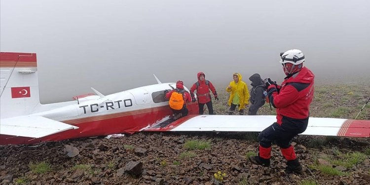 Uçak bulundu, pilot öldü, kadın yolcu sağ