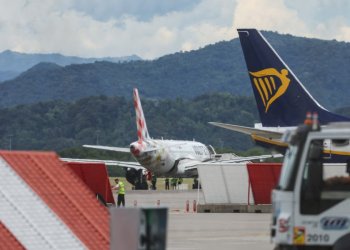 Uçağın motoruna kapılan kişi öldü