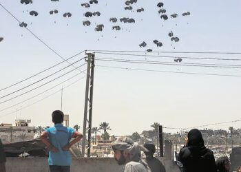 Fransa, Gazze’ye 40 ton yardımı havadan bıraktı