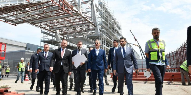 Haluk Görgün, Sabiha Gökçen’de yeni terminali inceledi