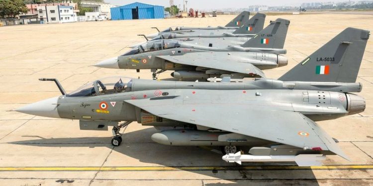 Hindistan, 97 yerli Tejas savaş uçağı için imza attı