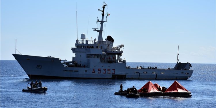 TCG Alemdar, İtalya’da denizaltı kurtarma tatbikatına katıldı