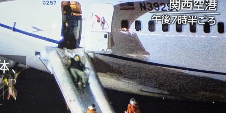 United Airlines uçağı yangın ikazıyla Osaka’ya acil indi