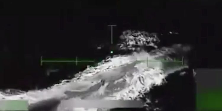 Trump duyurdu: Uyuşturucu yüklü denizaltı yok edildi