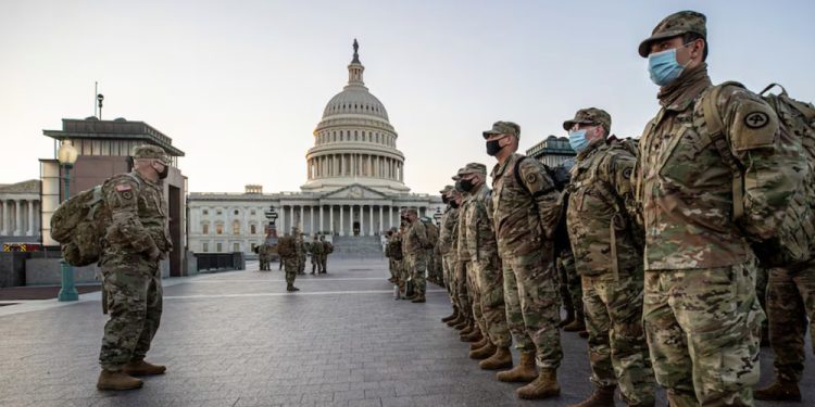 Pentagon maaşları bağışla ödeyecek!