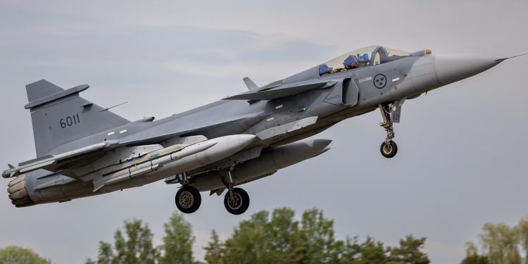 İsveç’e ilk Gripen E teslim edildi