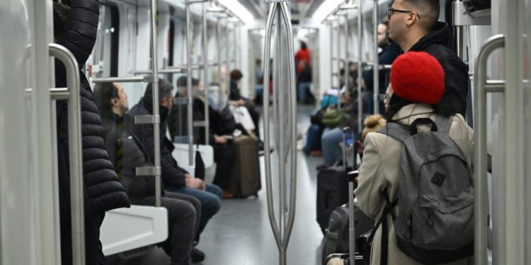 Metroda fazla valizlere ek ücret dönemi başladı