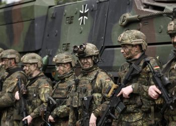 Almanya, askeri kıyafete 19 milyar euro harcayacak