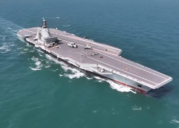 Çin’in katapult sistemli uçak gemisi Fujian hizmette!