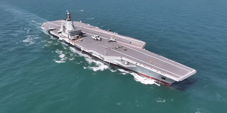 Çin’in katapult sistemli uçak gemisi Fujian hizmette!