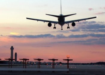 ABD, hükümet kapanması nedeniyle 40 havalimanında uçuşları % 10 azaltıyor