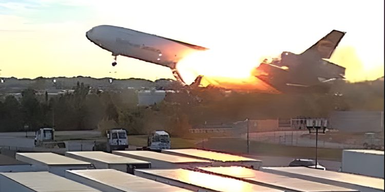 UPS MD-11 kazasında motor kanattan ayrılmış