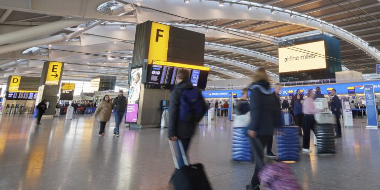 Küresel yolcu talebi %6,6 arttı; hava kargo 8 aydır büyüyor