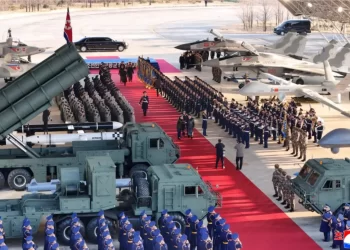Kuzey Kore Hava Kuvvetleri’nin 80. yıl şovunda şaşırtan silahlar