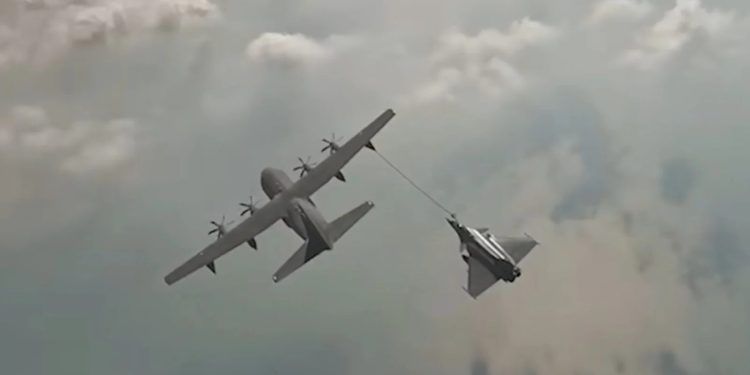 Fransa, KC-130J ile Rafale’a ilk kez havada yakıt ikmali yaptı