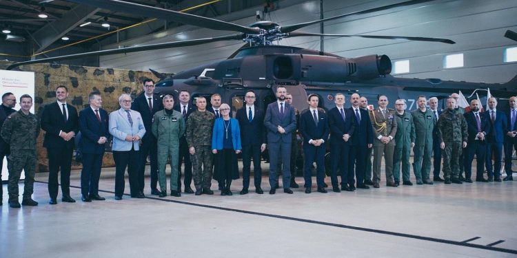 Polonya ilk yerli üretim AW149 helikopterini teslim aldı