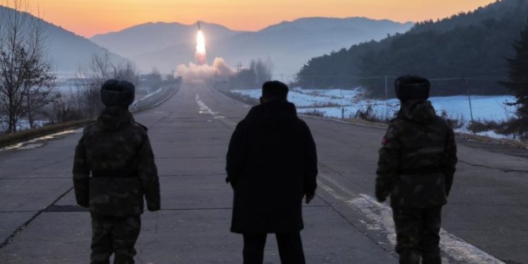 Zamanlaması manidar: Kuzey Kore balistik füzeleri ateşledi
