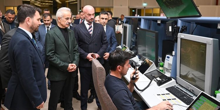 Türkiye her 13 saniyede bir uçağı yönetiyor