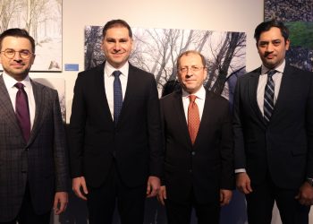 Güntay Şimşek’in fotoğraf sergisi sektörü buluşturdu