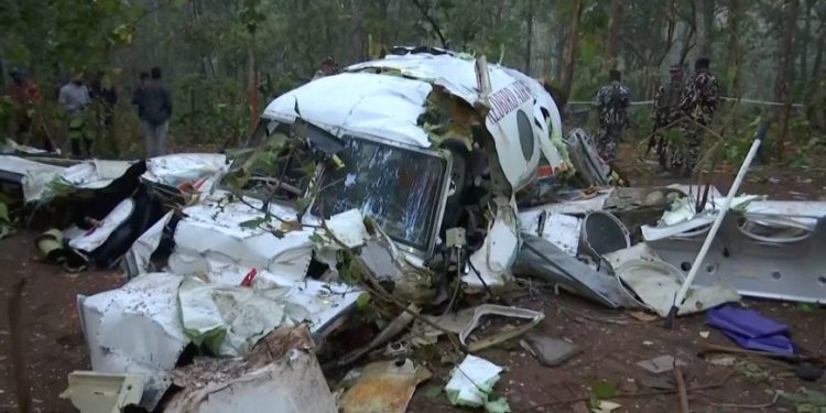 Ambulans uçağı düştü: 7 kişi hayatını kaybetti