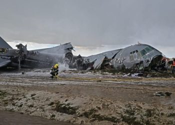 Bolivya’da para taşıyan C-130 düştü