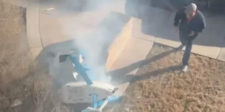 Amazon teslimat dronu apartmana çarptı