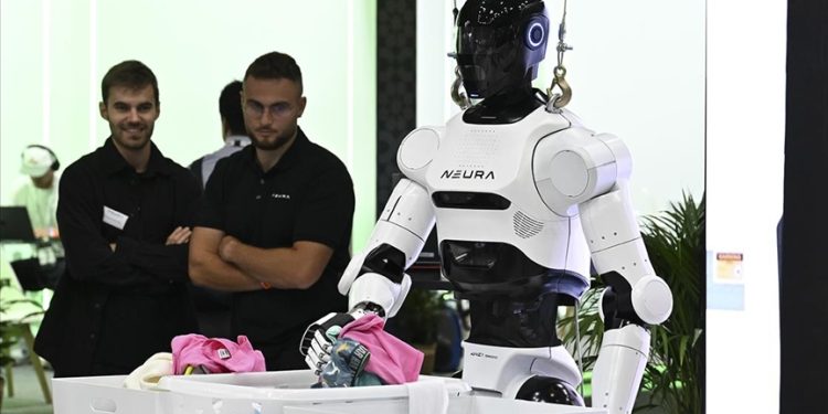 Humanoid (İnsansı) robotlar geleceği nasıl şekillendirecek?