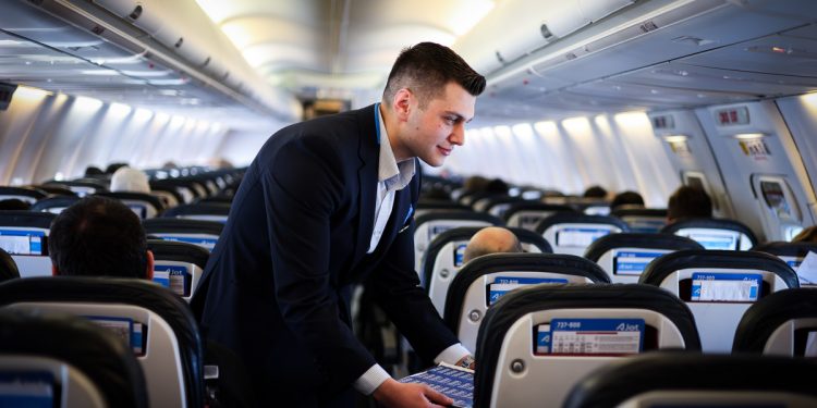 AJet, iki noktadan Tiran’a uçuşları başlattı