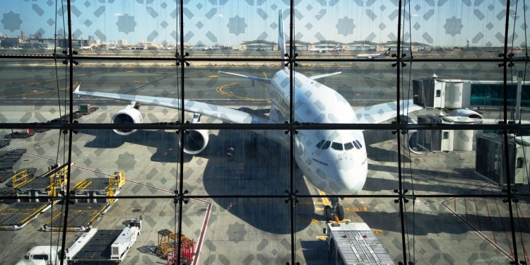 Hava sahaları kapandı, binlerce uçuş iptal: Yolcular ne yapmalı?